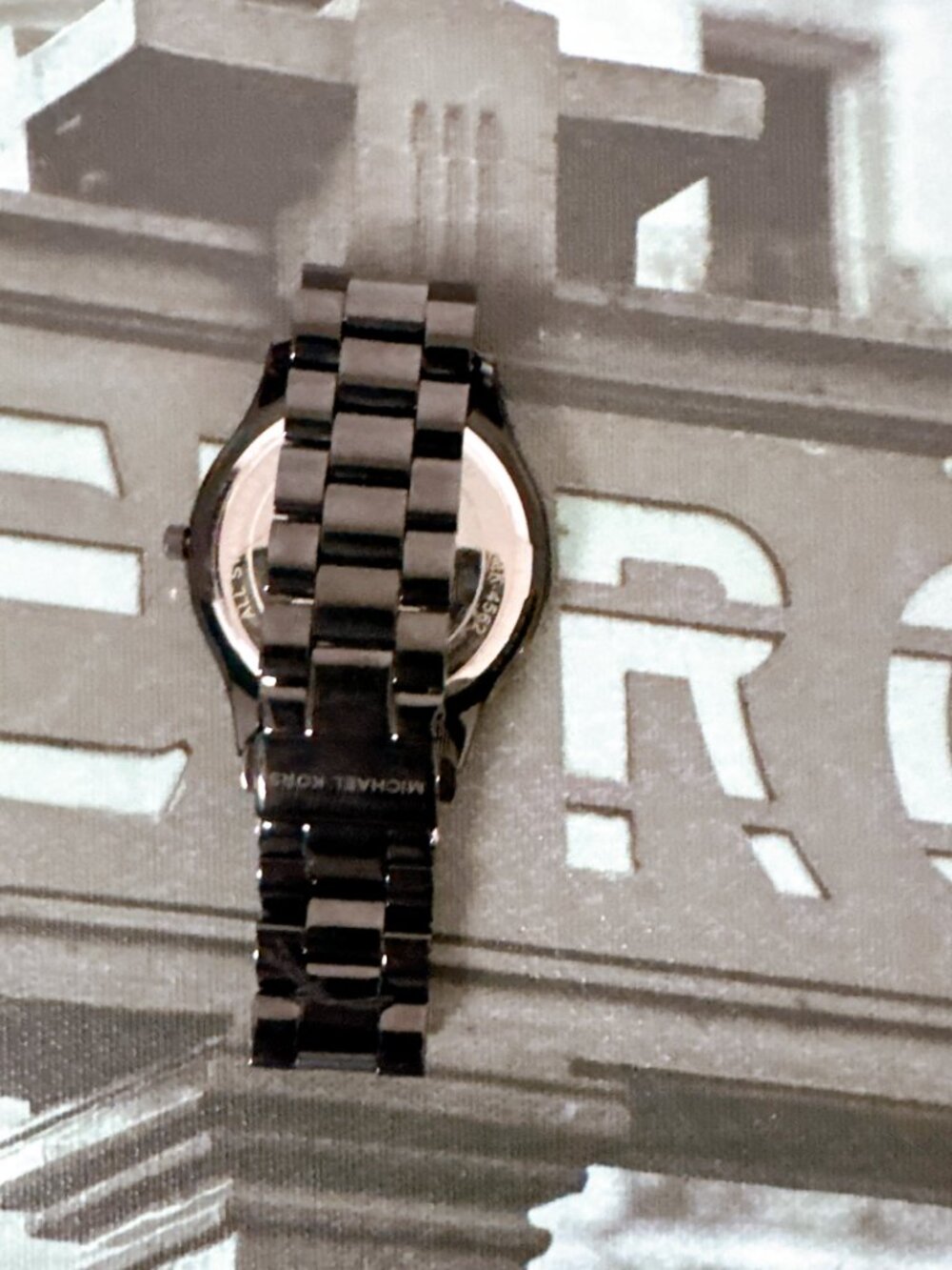 Michael Kors MK4562 Runway Quartz Black Watch - Picture 5 of 6